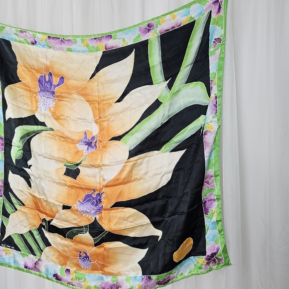 Singapore on Silk floral square scarf - Picture 4 of 7